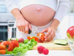 Профилактика запора во время беременности - это правильное питание