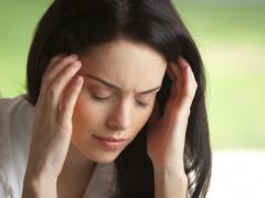 При гайморите человек жалуется на головную боль