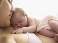 Промывание носа новорожденному требует навыков