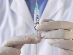 Прививки назначают после прохождения медосмотра