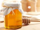 Мед является натуральным заменителем сахара