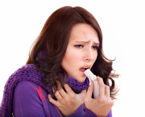 При бронхиальной астме человека мучает удушье
