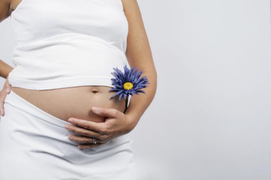 Во время беременности женщине нужно быть осторожной со средствами народной медиц