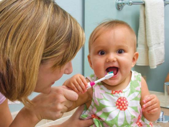 Прорезывание зубов у детей проходит по-разному