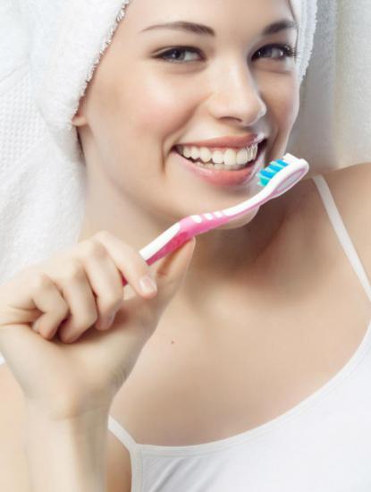 С налетом на зубах помогают справиться специальные зубные пасты