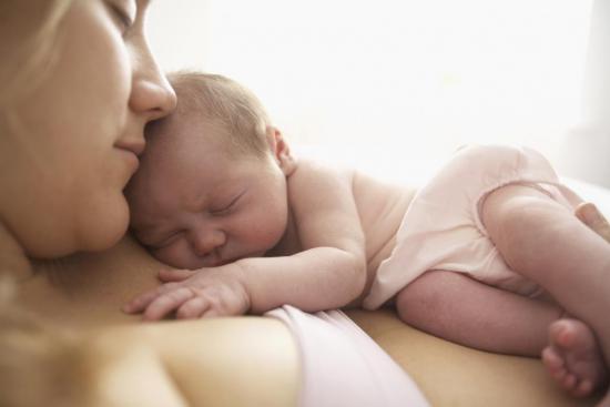 Промывание носа новорожденному требует навыков