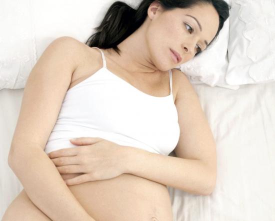 Отрыжка у беременных появляется из-за изменения гормонального статуса